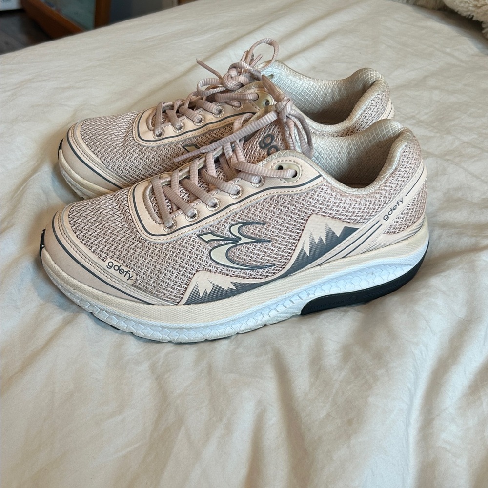 Gravity Defyer walking sneakers pink size 7.5